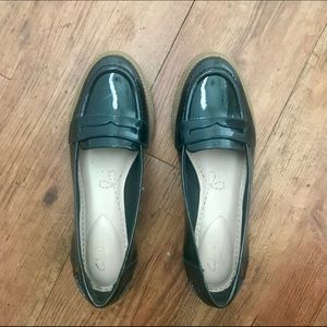 Clark’s patent loafers sz 9